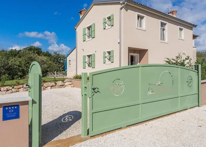 Stella Polaris Nyaraló *